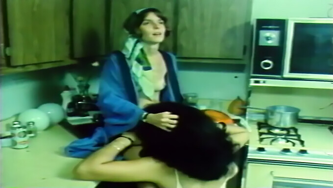 Film Porno Vintage Klasik Dengan Cherry Hustler