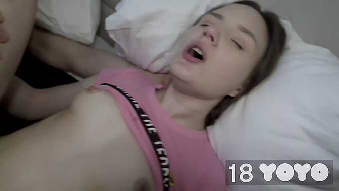 La Chatte Serrée De La Belle-Soeur Supplie Pour Une Grosse Bite Dans Une Vidéo Amateur