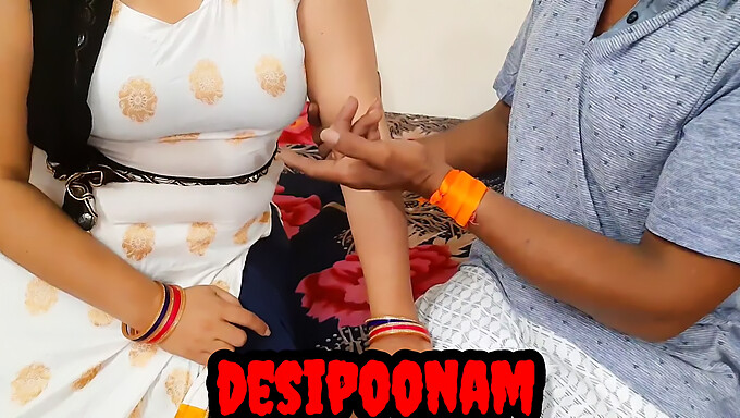 Desi Poonam Es Seducida Y Follada Duro Por Un Hombre