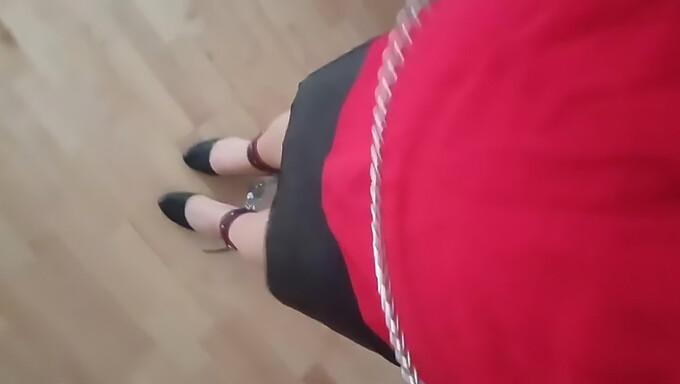 Sutki Sissy Są Karane Dominacją Na Obcasie I Bondage.