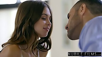 Film Nubile - Ragazza Adolescente 18+ Prende Un Cazzo Dietro