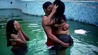 Esposa E Amigo Indianos Dividem Um Ménage À Trois Na Piscina Com O Marido